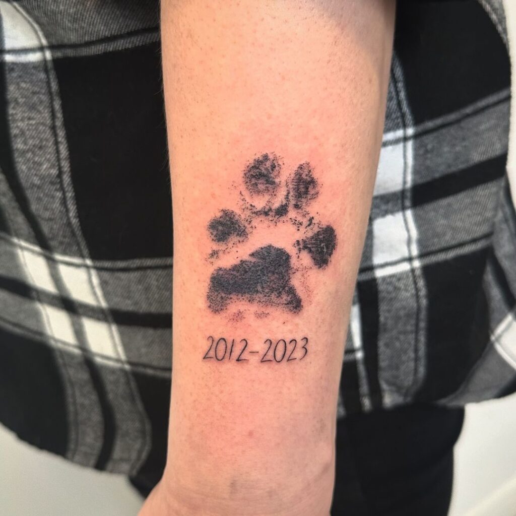 A paw print with a date