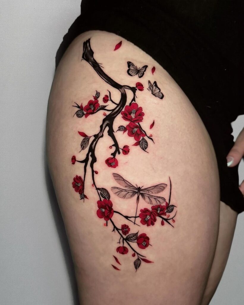 20 Mesmerizing Thigh Tattoo Ideas That Steal Attention