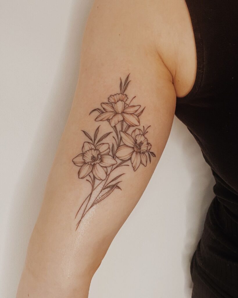 20 Radiant Bicep Tattoo Ideas For Women Who Love Elegant Ink