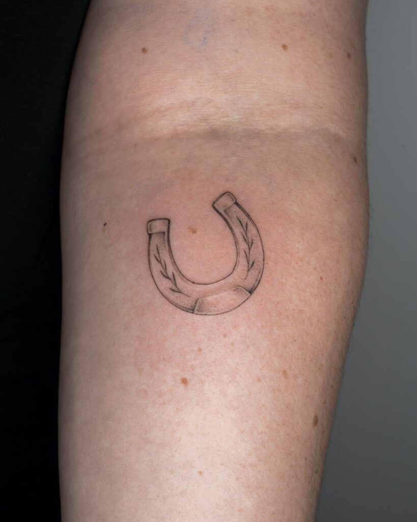 20 Top-Notch Lucky Horseshoe Tattoo Ideas For Good Fortune